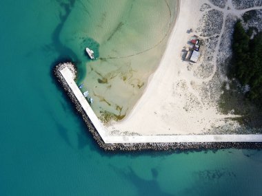 Karadeniz kıyısına ait hava manzarası, Bulgaristan 'ın Burgaz Bölgesi Arkutino bölgesini temizledi