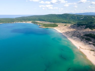 Karadeniz kıyısına ait hava manzarası, Bulgaristan 'ın Burgaz Bölgesi Arkutino bölgesini temizledi