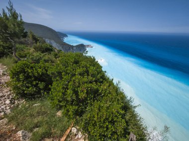 Yunanistan 'ın İyon Adaları' ndaki Egremni Sahili yakınlarındaki Lefkada Sahili 'nin Muhteşem Panoraması