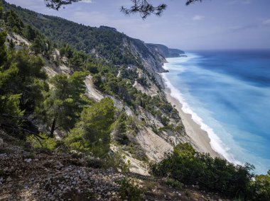 Yunanistan 'ın İyon Adaları' ndaki Egremni Sahili yakınlarındaki Lefkada Sahili 'nin Muhteşem Panoraması