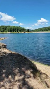 Sırbistan 'ın Vlasina Gölü' nün Muhteşem Yaz Panoraması