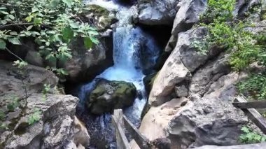 Bulgaristan 'ın Tran kenti yakınlarındaki Erma Nehri Boğazı' nın şaşırtıcı yaz manzarası