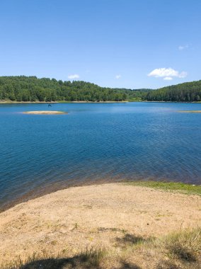 Sırbistan 'ın Vlasina Gölü' nün Muhteşem Yaz Panoraması