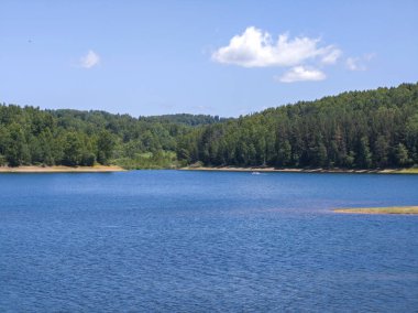 Sırbistan 'ın Vlasina Gölü' nün Muhteşem Yaz Panoraması