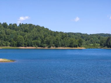 Sırbistan 'ın Vlasina Gölü' nün Muhteşem Yaz Panoraması