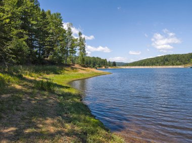 Sırbistan 'ın Vlasina Gölü' nün Muhteşem Yaz Panoraması