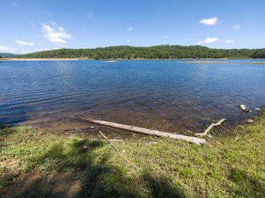 Sırbistan 'ın Vlasina Gölü' nün Muhteşem Yaz Panoraması