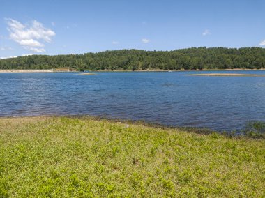 Sırbistan 'ın Vlasina Gölü' nün Muhteşem Yaz Panoraması