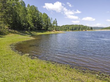 Sırbistan 'ın Vlasina Gölü' nün Muhteşem Yaz Panoraması