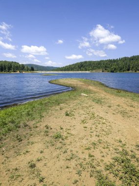 Sırbistan 'ın Vlasina Gölü' nün Muhteşem Yaz Panoraması