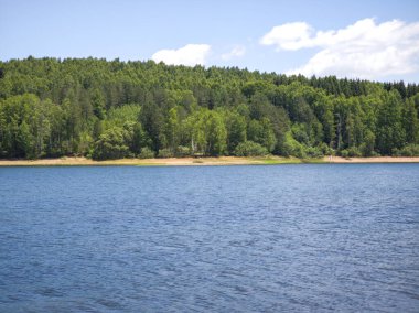 Sırbistan 'ın Vlasina Gölü' nün Muhteşem Yaz Panoraması