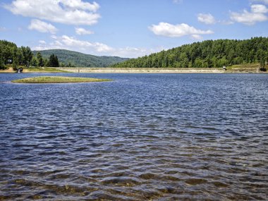 Sırbistan 'ın Vlasina Gölü' nün Muhteşem Yaz Panoraması