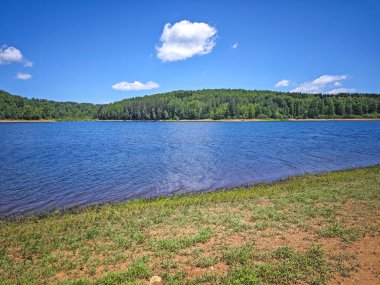 Sırbistan 'ın Vlasina Gölü' nün Muhteşem Yaz Panoraması