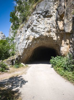 Bulgaristan 'ın Tran kenti yakınlarındaki Erma Nehri Boğazı' nın şaşırtıcı yaz manzarası