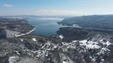 Bulgaristan 'ın Sofya kenti yakınlarındaki Iskar Barajı' nın hava manzarası