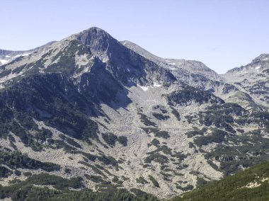 Bulgaristan 'ın Popovo Gölü yakınlarındaki Pirin Dağı' nın İnanılmaz Yaz Manzarası