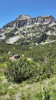 Bulgaristan 'ın Banski Gölleri yakınlarındaki Pirin Dağı' nın İnanılmaz Yaz manzarası