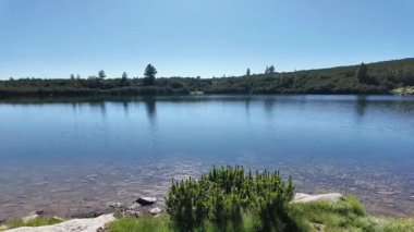 Bulgaristan 'ın Bezbog Gölü yakınlarındaki Pirin Dağı' nın İnanılmaz Yaz Manzarası