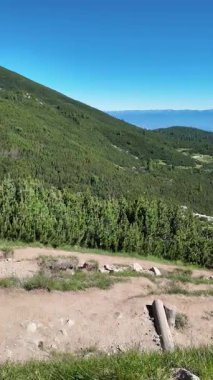 Bulgaristan 'ın Bezbog Gölü yakınlarındaki Pirin Dağı' nın İnanılmaz Yaz Manzarası