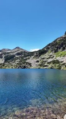 Bulgaristan 'ın Pirin Dağı' ndaki Popovo Gölü 'nün İnanılmaz Yaz Manzarası