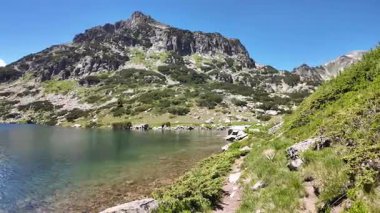 Bulgaristan 'ın Pirin Dağı' ndaki Popovo Gölü 'nün İnanılmaz Yaz Manzarası