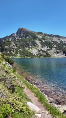 Bulgaristan 'ın Pirin Dağı' ndaki Popovo Gölü 'nün İnanılmaz Yaz Manzarası