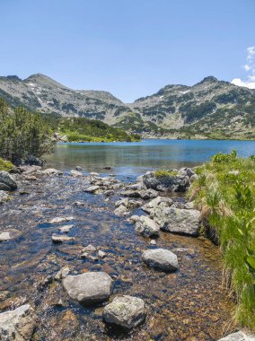 Bulgaristan 'ın Pirin Dağı' ndaki Popovo Gölü 'nün İnanılmaz Yaz Manzarası