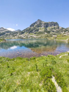 Bulgaristan 'ın Pirin Dağı' ndaki Popovo Gölü 'nün İnanılmaz Yaz Manzarası