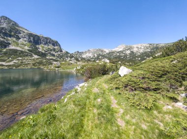 Bulgaristan 'ın Pirin Dağı' ndaki Popovo Gölü 'nün İnanılmaz Yaz Manzarası