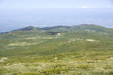 Bulgaristan 'ın Cherni Vrah kenti yakınlarındaki Vitosha Dağı' nın Bahar Manzarası