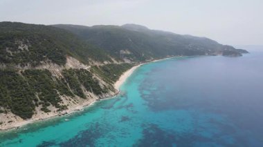 Lefkada 'nın Pefkoulia plajı yakınlarındaki inanılmaz hava manzarası, İyon Adaları, Yunanistan