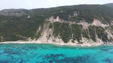 Lefkada 'nın Pefkoulia plajı yakınlarındaki inanılmaz hava manzarası, İyon Adaları, Yunanistan
