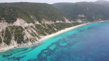 Lefkada 'nın Pefkoulia plajı yakınlarındaki inanılmaz hava manzarası, İyon Adaları, Yunanistan