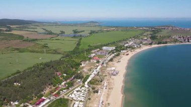 Bulgaristan 'ın Burgaz Bölgesi' nin Sozopol kasabası yakınlarındaki Gradina (Bahçe) plajının havadan manzarası 