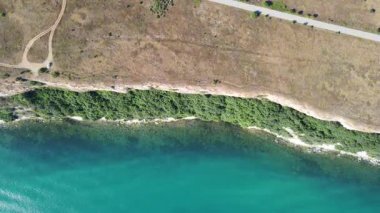 Bulgaristan 'ın Dobrich Bölgesi' ndeki Kaliakra Burnu yakınlarındaki Karadeniz kıyılarının hava manzarası