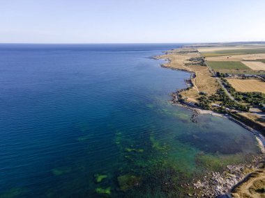 Bulgaristan 'ın Dobrich Bölgesi' ndeki Şabla Burnu yakınlarındaki Karadeniz kıyılarının hava manzarası