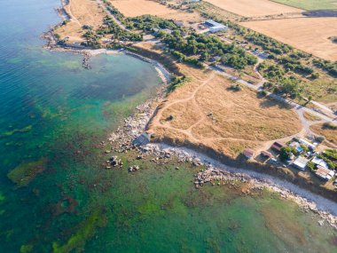 Bulgaristan 'ın Dobrich Bölgesi' ndeki Şabla Burnu yakınlarındaki Karadeniz kıyılarının hava manzarası
