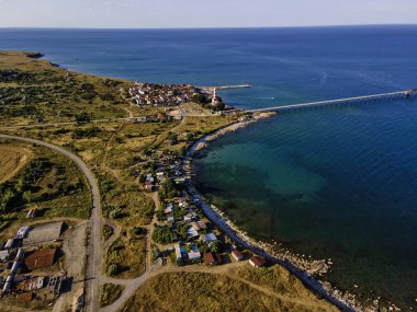 Bulgaristan 'ın Dobrich Bölgesi' ndeki Şabla Burnu yakınlarındaki Karadeniz kıyılarının hava manzarası