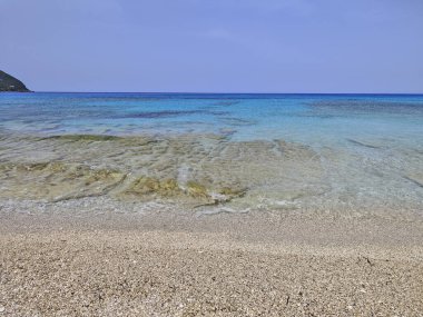 Yunanistan 'ın İyon Adaları' ndaki Agios Ioannis plajı yakınlarındaki Lefkada Panoraması