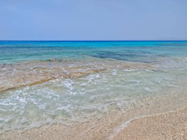 Yunanistan 'ın İyon Adaları' ndaki Agios Ioannis plajı yakınlarındaki Lefkada Panoraması