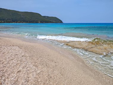 Yunanistan 'ın İyon Adaları' ndaki Agios Ioannis plajı yakınlarındaki Lefkada Panoraması