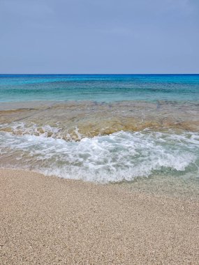 Yunanistan 'ın İyon Adaları' ndaki Agios Ioannis plajı yakınlarındaki Lefkada Panoraması
