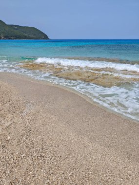 Yunanistan 'ın İyon Adaları' ndaki Agios Ioannis plajı yakınlarındaki Lefkada Panoraması