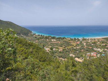 Yunanistan 'ın İyon Adaları' ndaki Agios Ioannis plajı yakınlarındaki Lefkada Panoraması