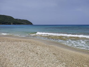 Yunanistan 'ın İyon Adaları' ndaki Agios Ioannis plajı yakınlarındaki Lefkada Panoraması