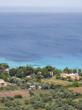 Yunanistan 'ın İyon Adaları' ndaki Agios Ioannis plajı yakınlarındaki Lefkada Panoraması