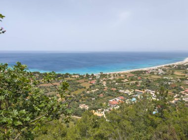 Yunanistan 'ın İyon Adaları' ndaki Agios Ioannis plajı yakınlarındaki Lefkada Panoraması