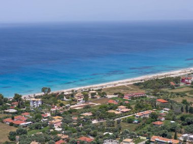 Yunanistan 'ın İyon Adaları' ndaki Agios Ioannis plajı yakınlarındaki Lefkada Panoraması