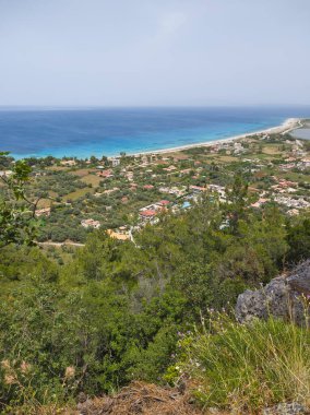 Yunanistan 'ın İyon Adaları' ndaki Agios Ioannis plajı yakınlarındaki Lefkada Panoraması