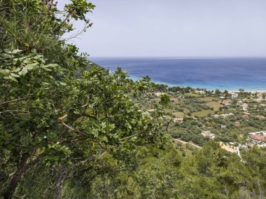 Yunanistan 'ın İyon Adaları' ndaki Agios Ioannis plajı yakınlarındaki Lefkada Panoraması